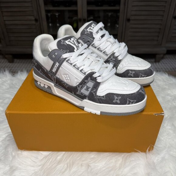 Louis Vuitton Trainer - Gray - Picture 1 of 3